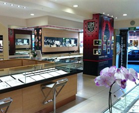 Melewah Jewellery Logo and Images