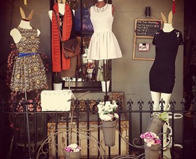 Frou Frou Designs Logo and Images