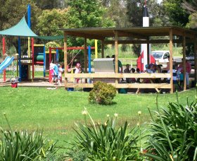 Nowra Golf Range and Putt Putt Logo and Images