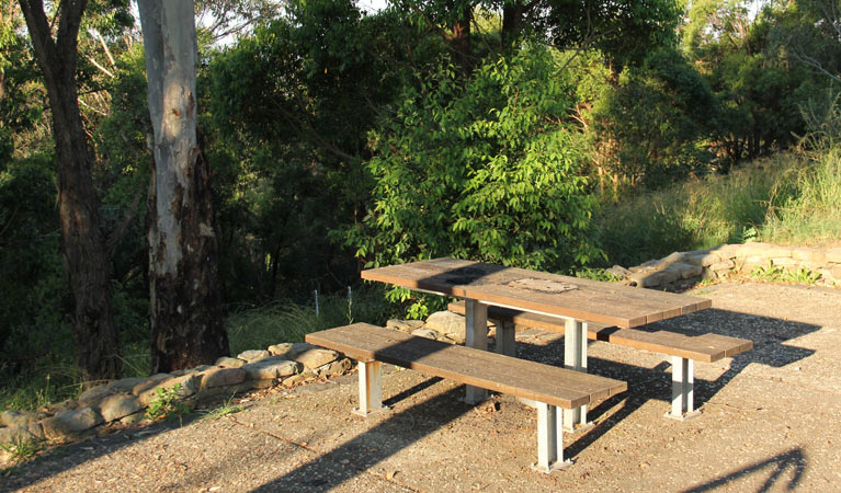 Turkeys Nest picnic area and lookout Logo and Images