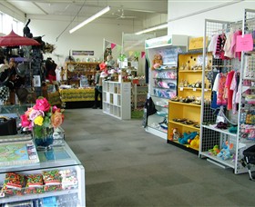 Warrnambool Independent Traders Market Logo and Images