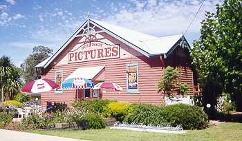 Huskisson Pictures Logo and Images
