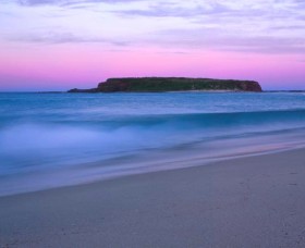 Windang Beach Logo and Images