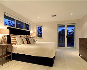 The Beach House Sanctuary Point Logo and Images