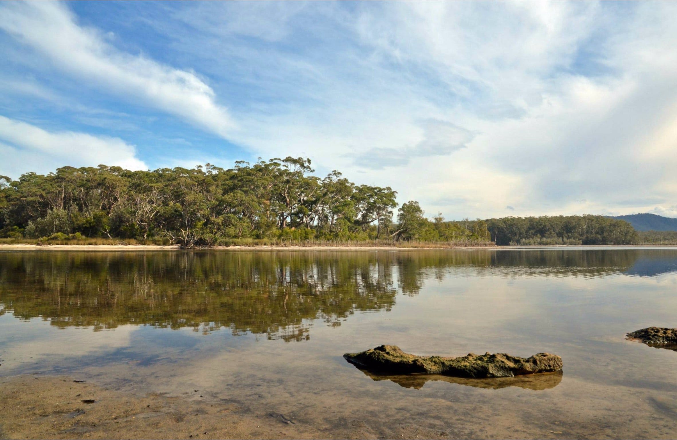 Termeil Lake Logo and Images