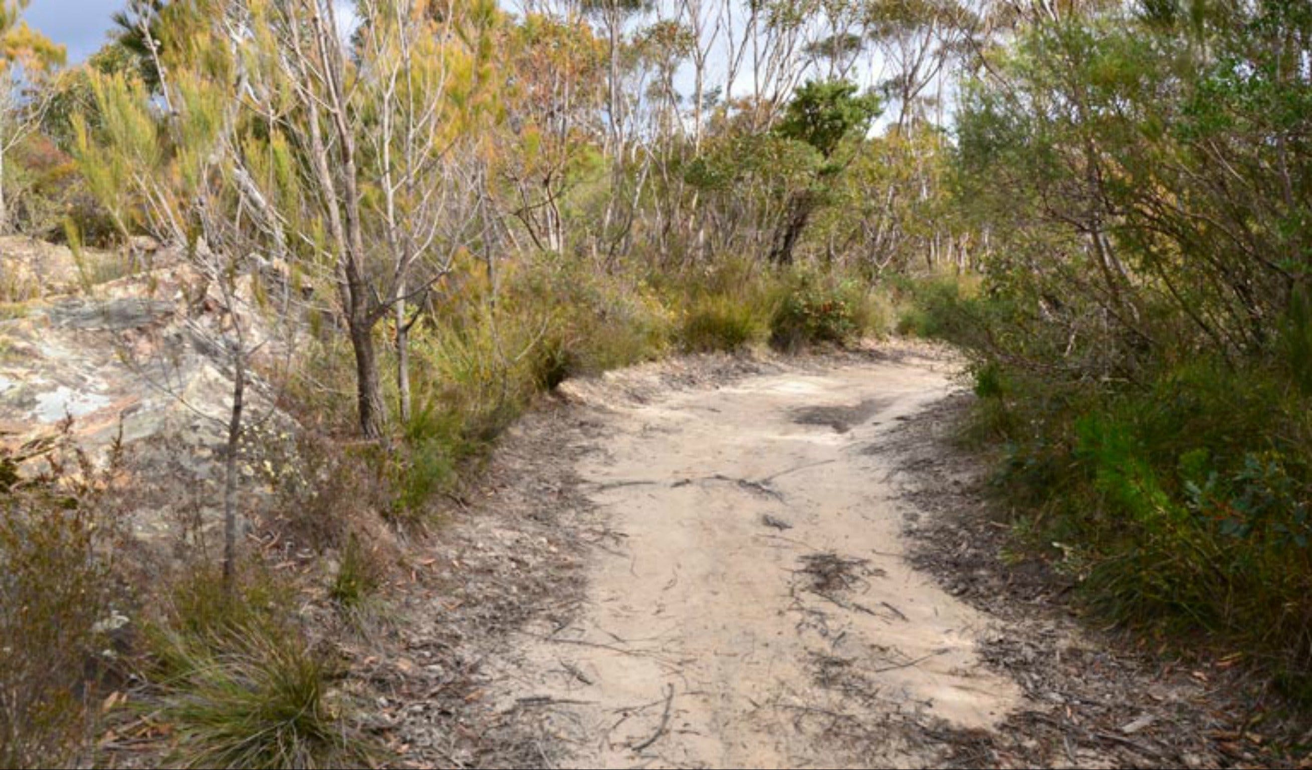 Red Rocks trig walking track Logo and Images