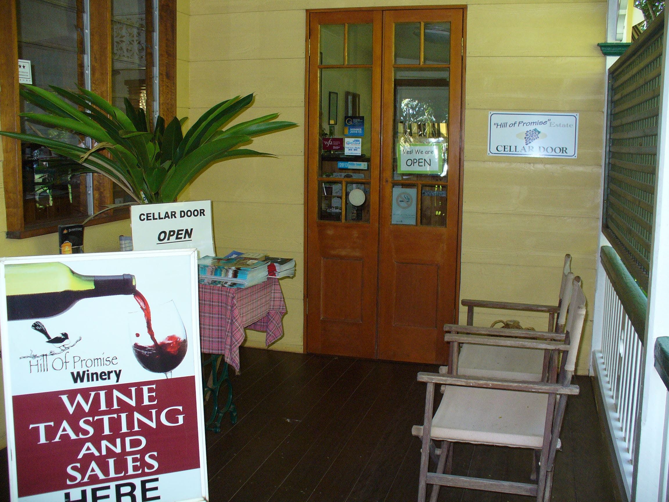 Childers Wine Trail Logo and Images