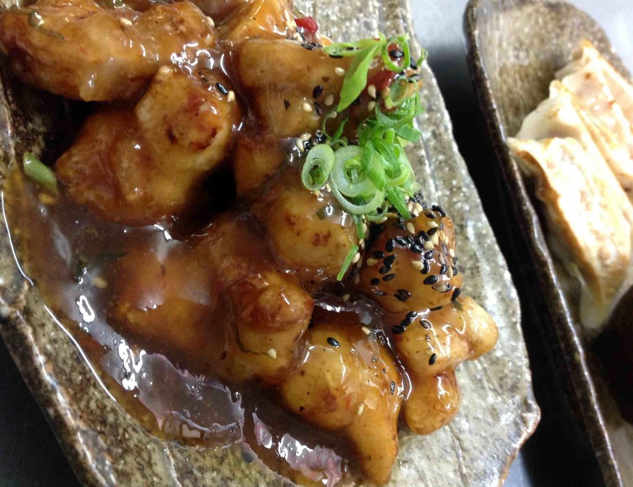 Zushi Restaurant Logo and Images