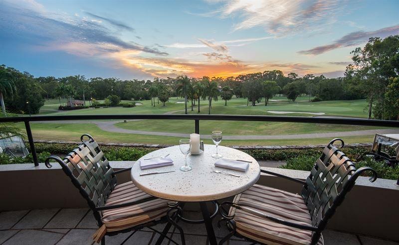 Oxley Hotel Logo and Images