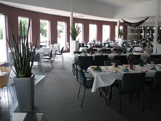 Warramunga Restaurant Logo and Images