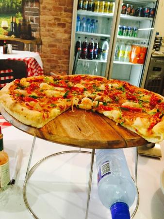 La Roma Pizza Cafe Logo and Images