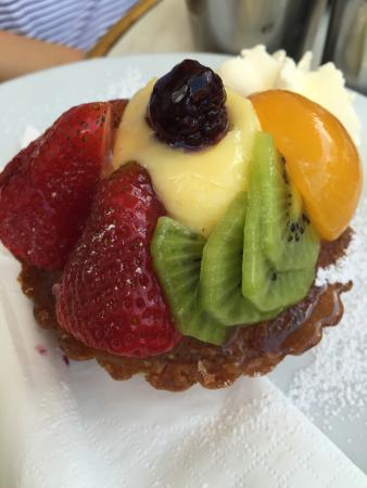 Cafe Creme Della Creme Logo and Images