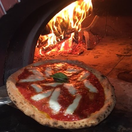 Ometto pizza bar Logo and Images
