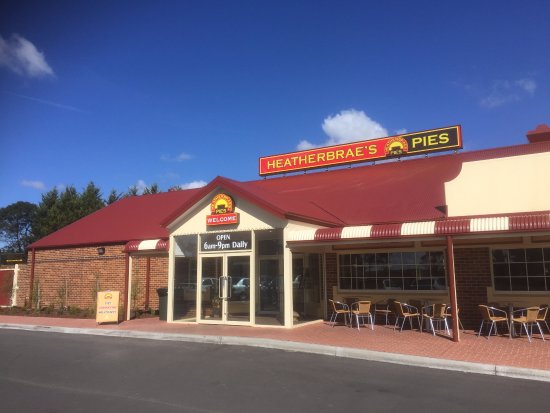 Heatherbrae's Pies Logo and Images