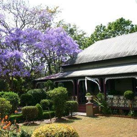Melba's Verandah Cafe Logo and Images