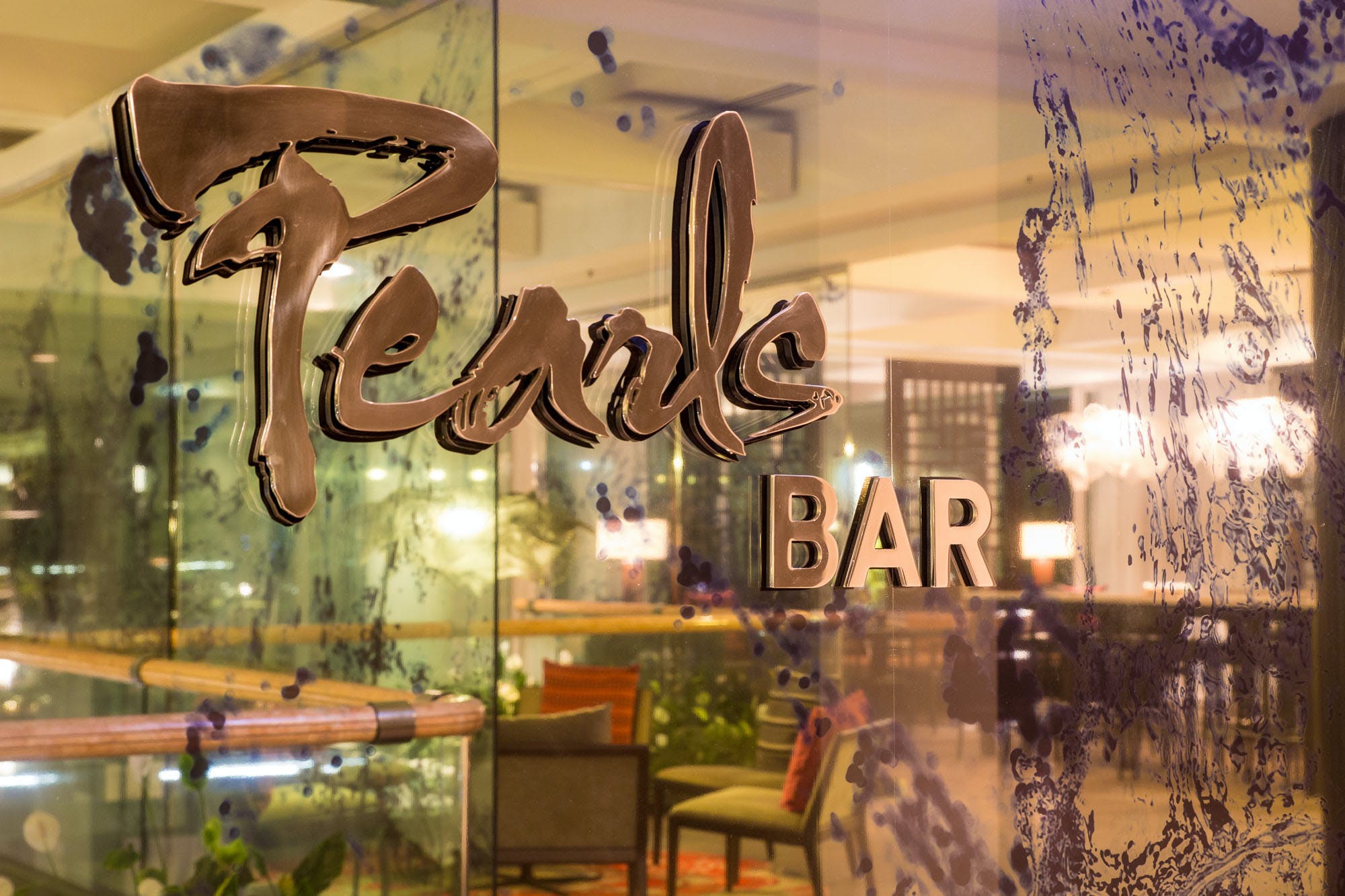 Pearl's Bar Logo and Images