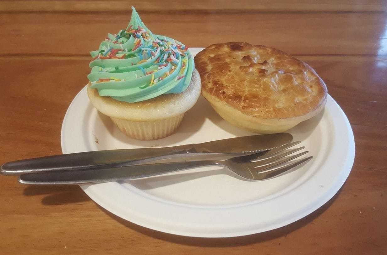 Heatherbrae's Pies Logo and Images