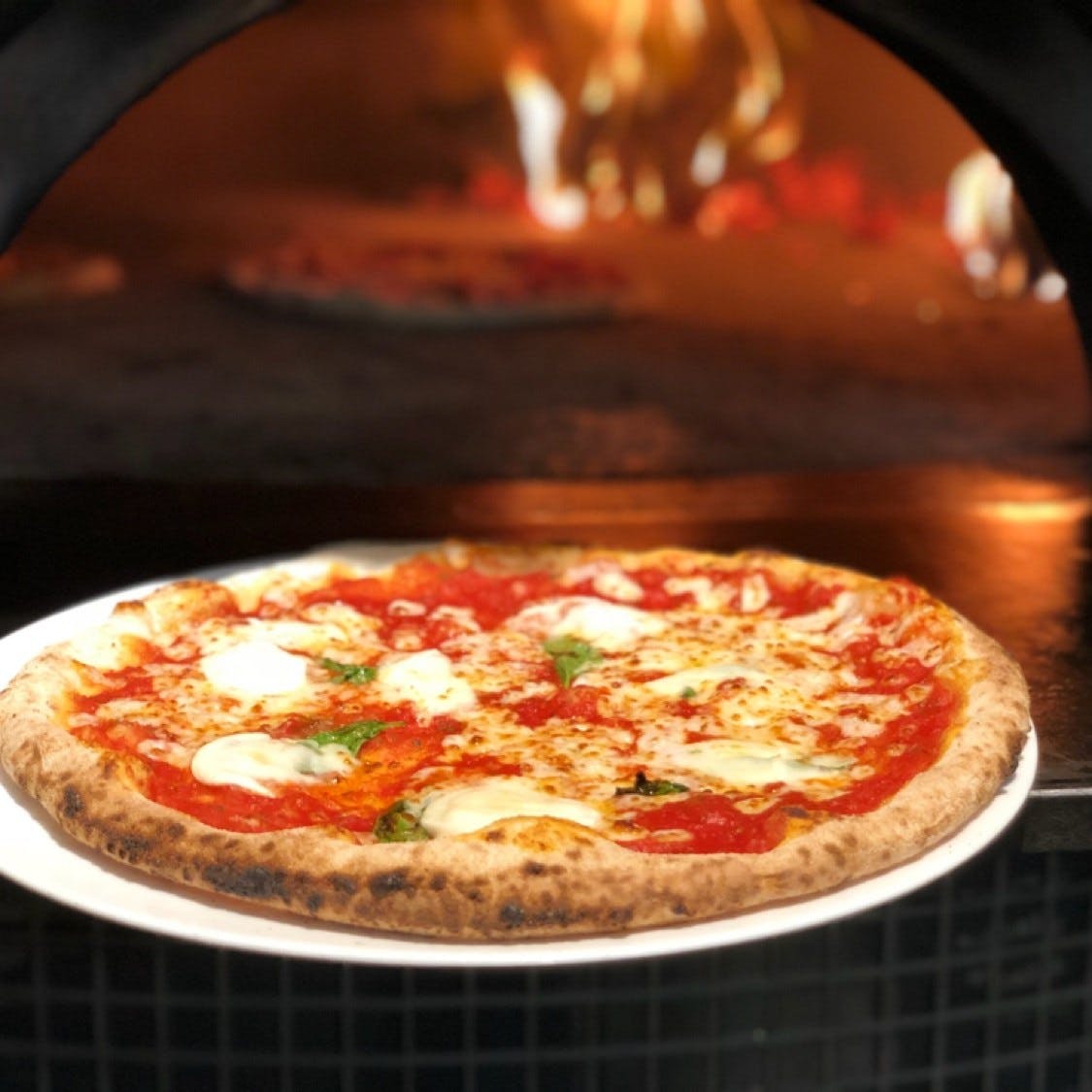 Il Desiderio Pizzeria e Trattoria Logo and Images