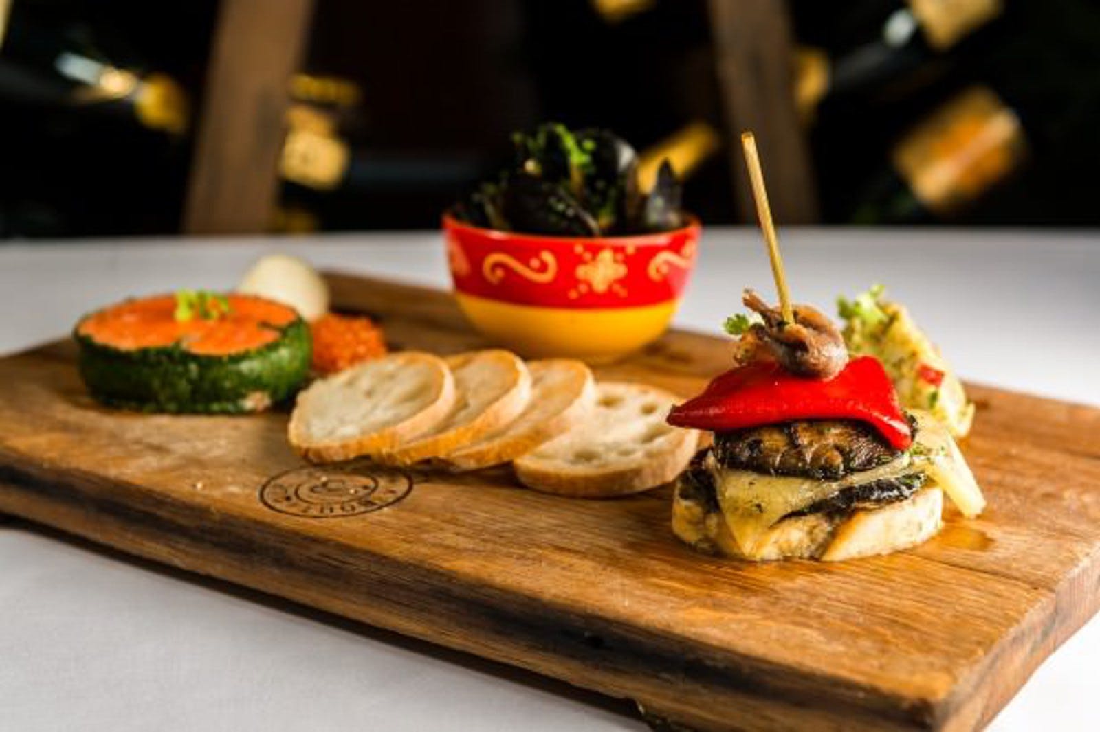 Moda Restaurant Logo and Images