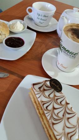 Gumnut Patisserie Logo and Images