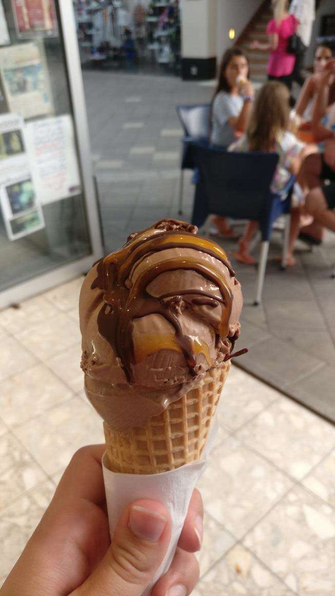 Zanette's Gelato Logo and Images