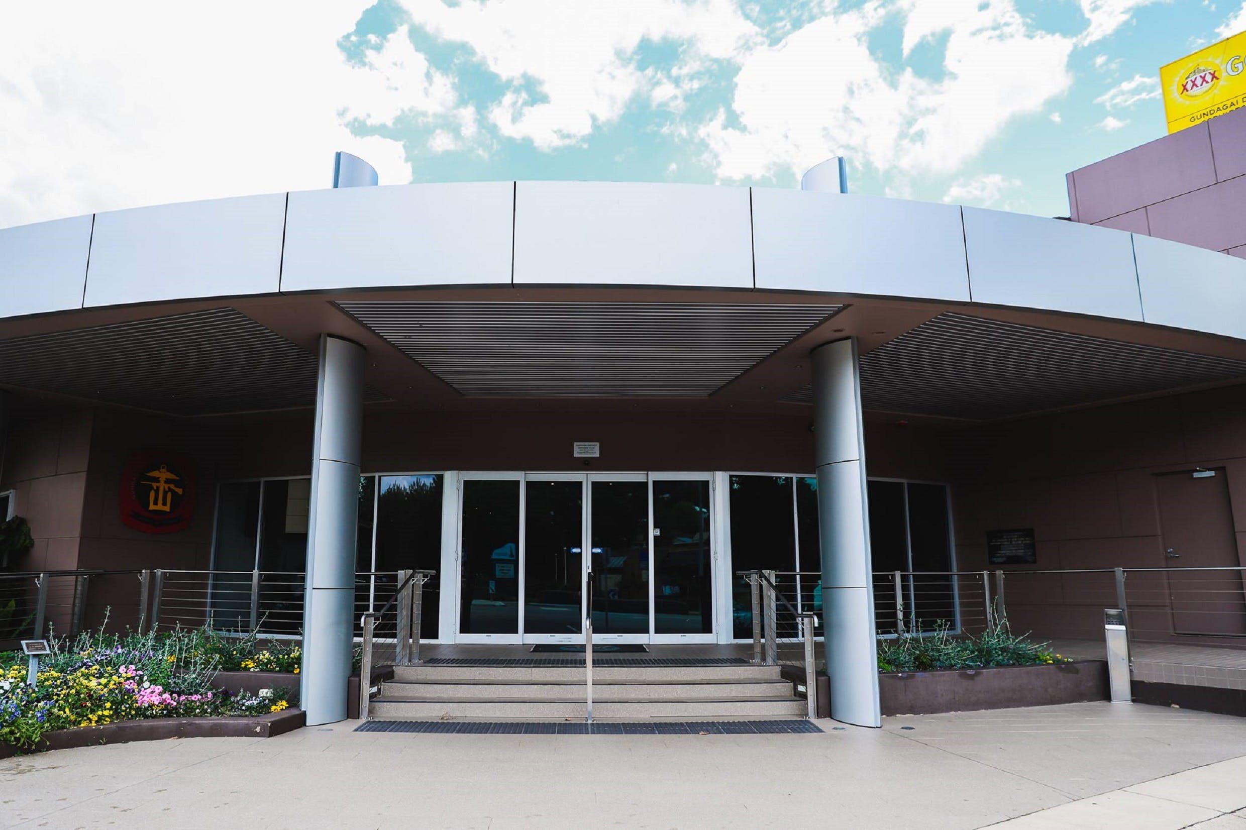 Gundagai District Services Club Logo and Images