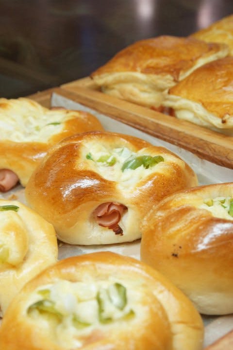 Breadtop - Glen Waverley Logo and Images