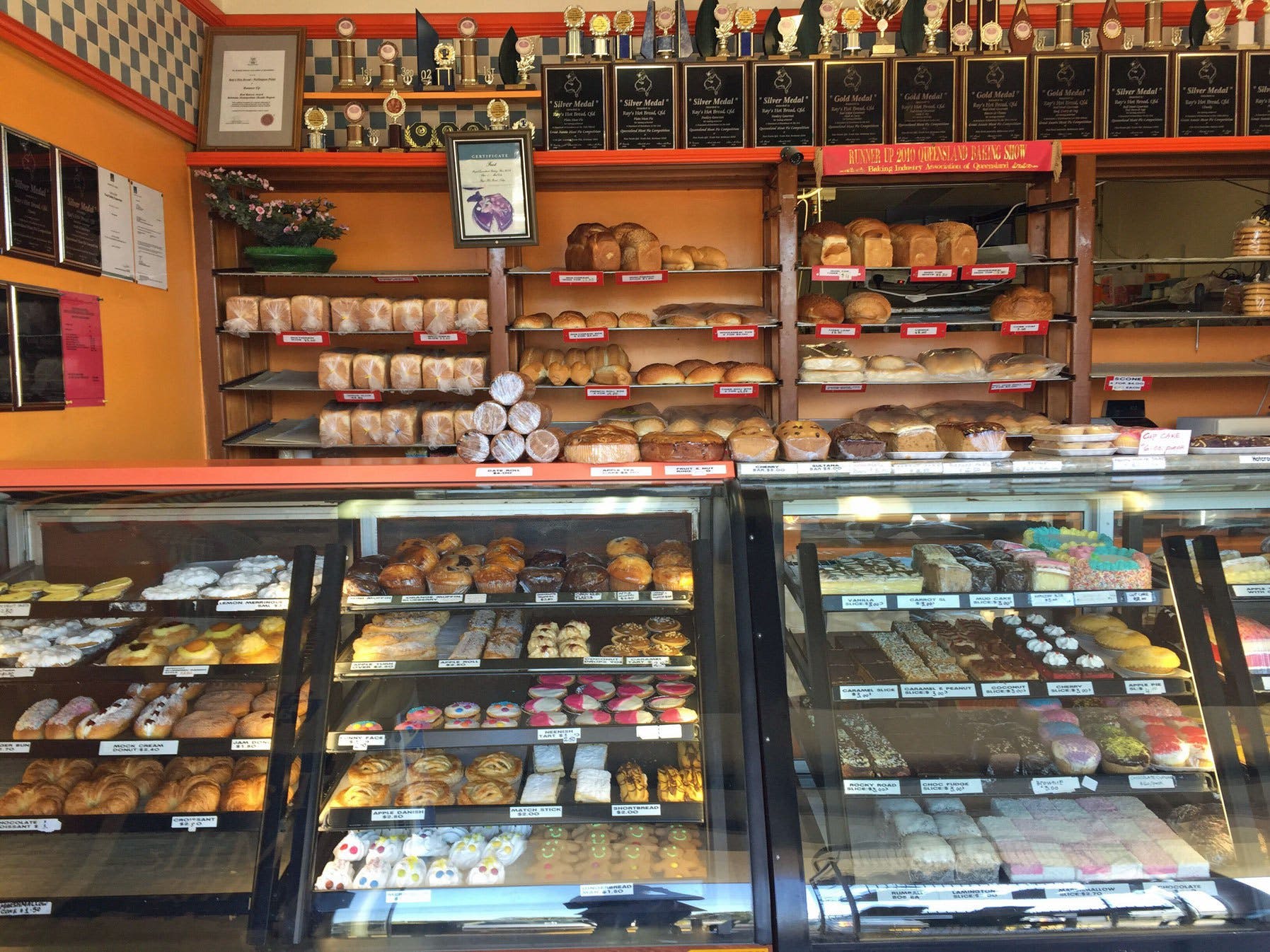 Ray's Hot Bread - Coorparoo Logo and Images