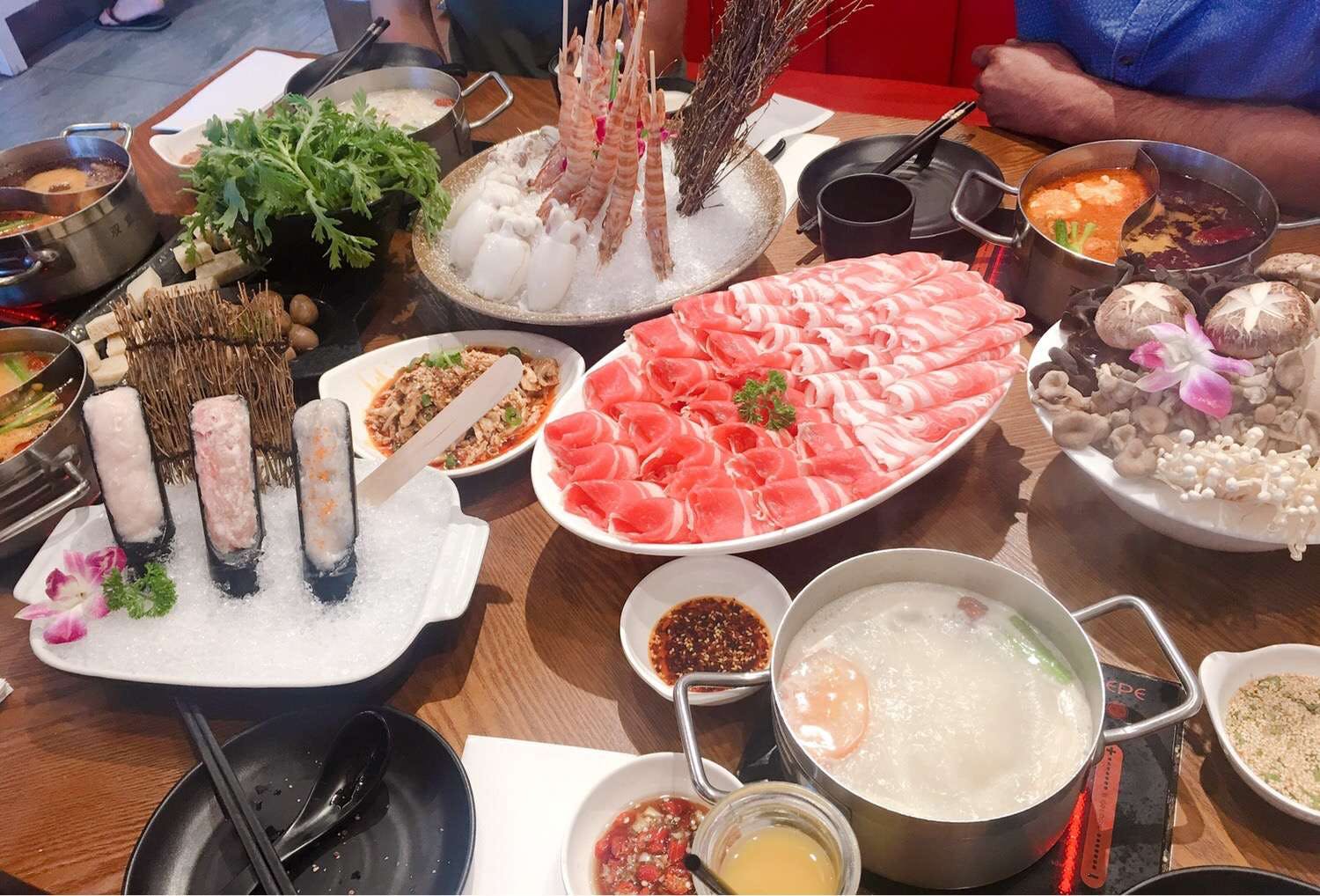 Shuang Chong Xi Qing Hotpot Logo and Images