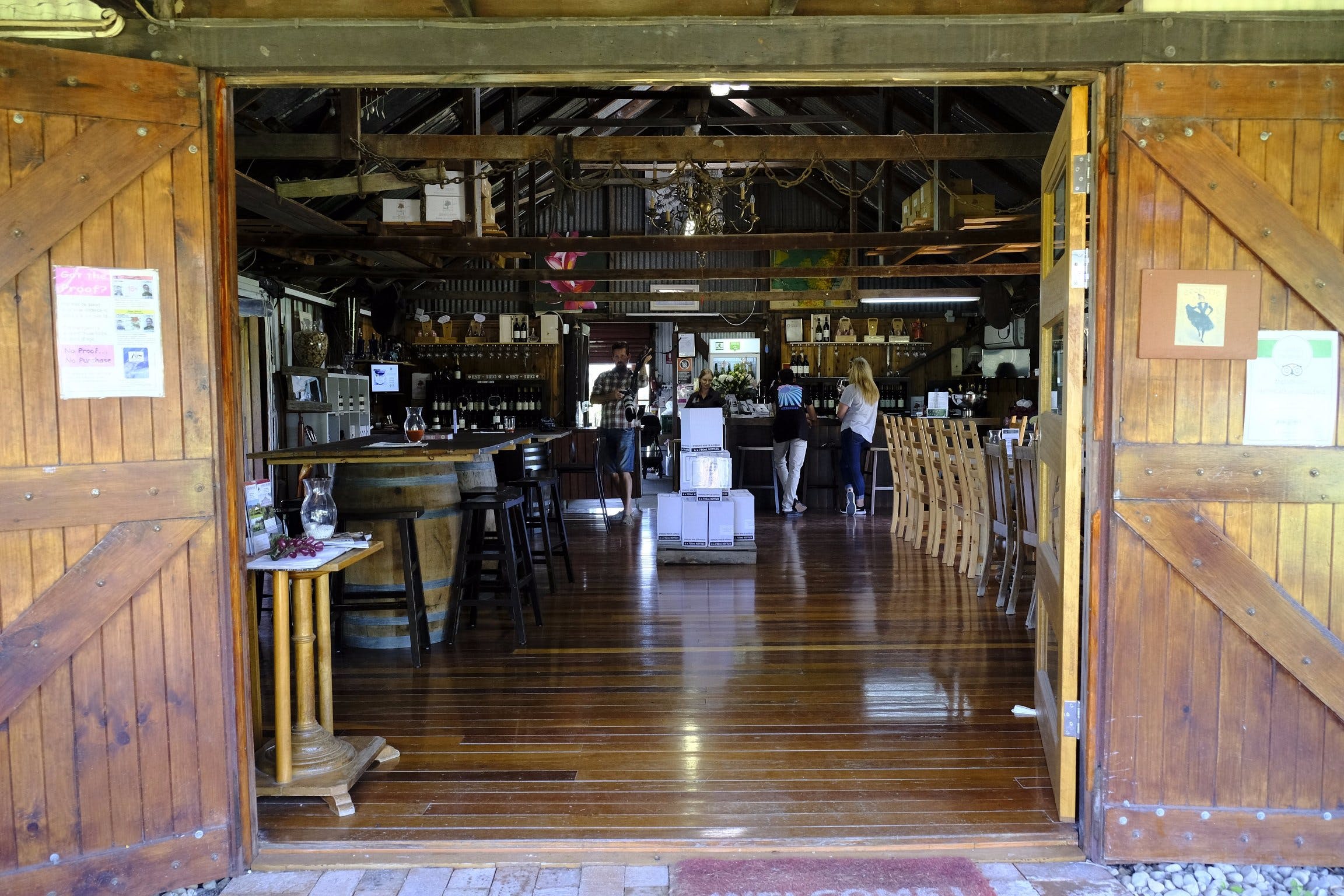 Hanging Tree Wines Logo and Images