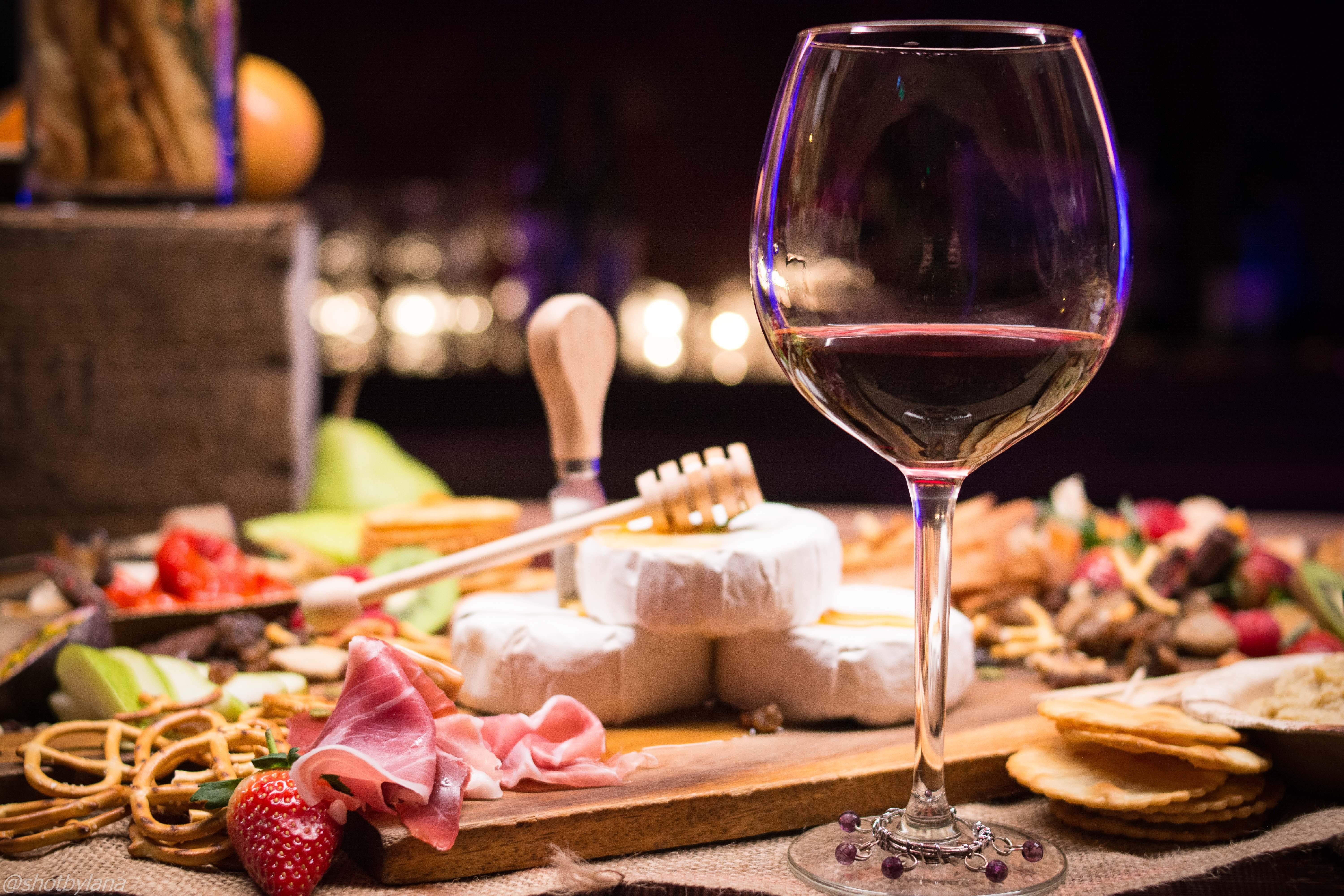 Cuttaway Hill Wines Logo and Images