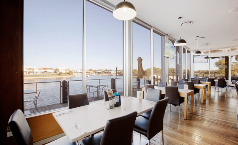 Pelican Waters Tavern Logo and Images