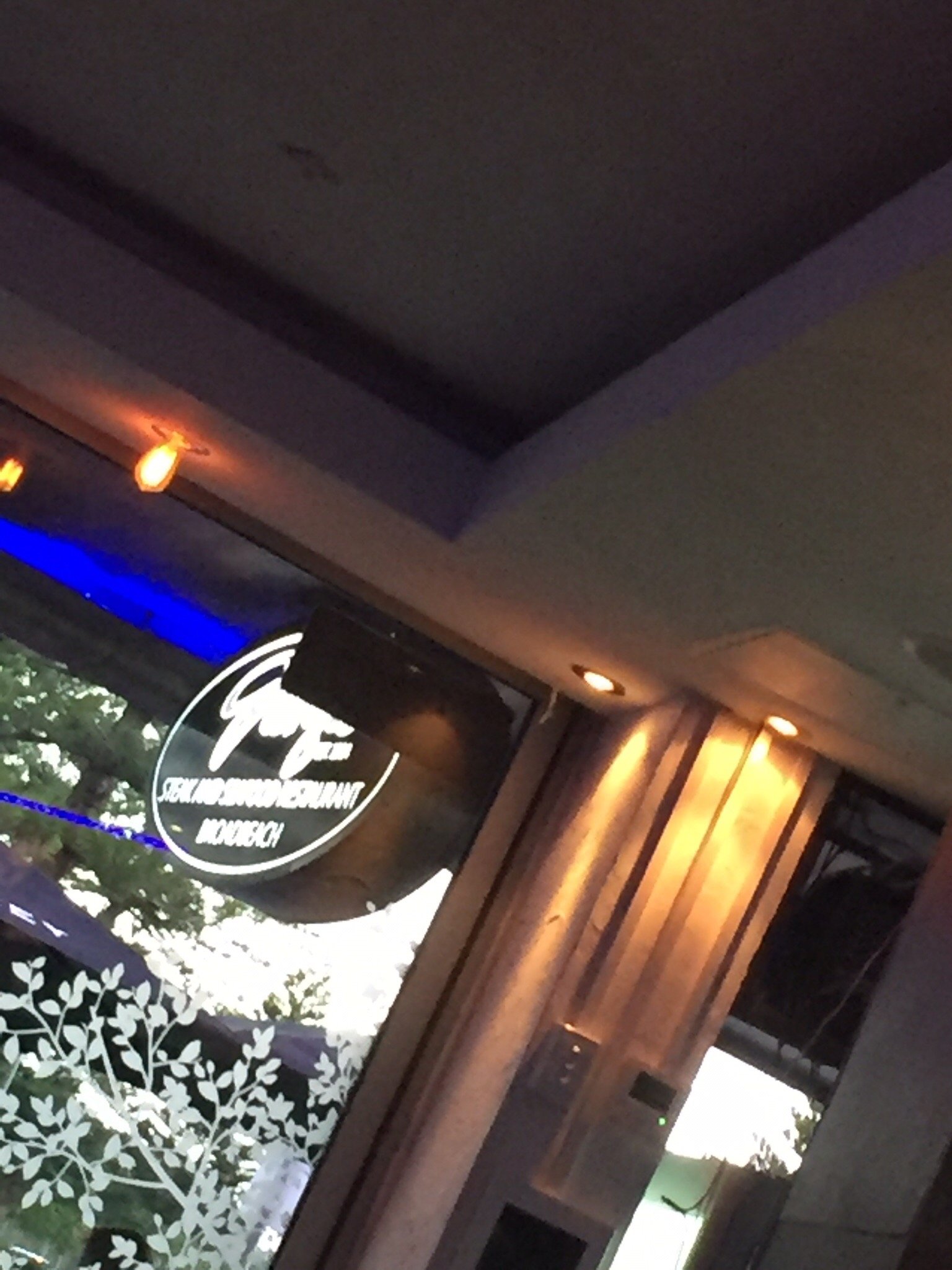 George’s on Broadbeach Logo and Images