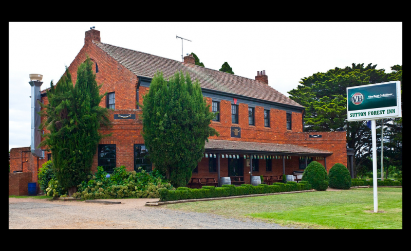 Sutton Forest Inn Logo and Images