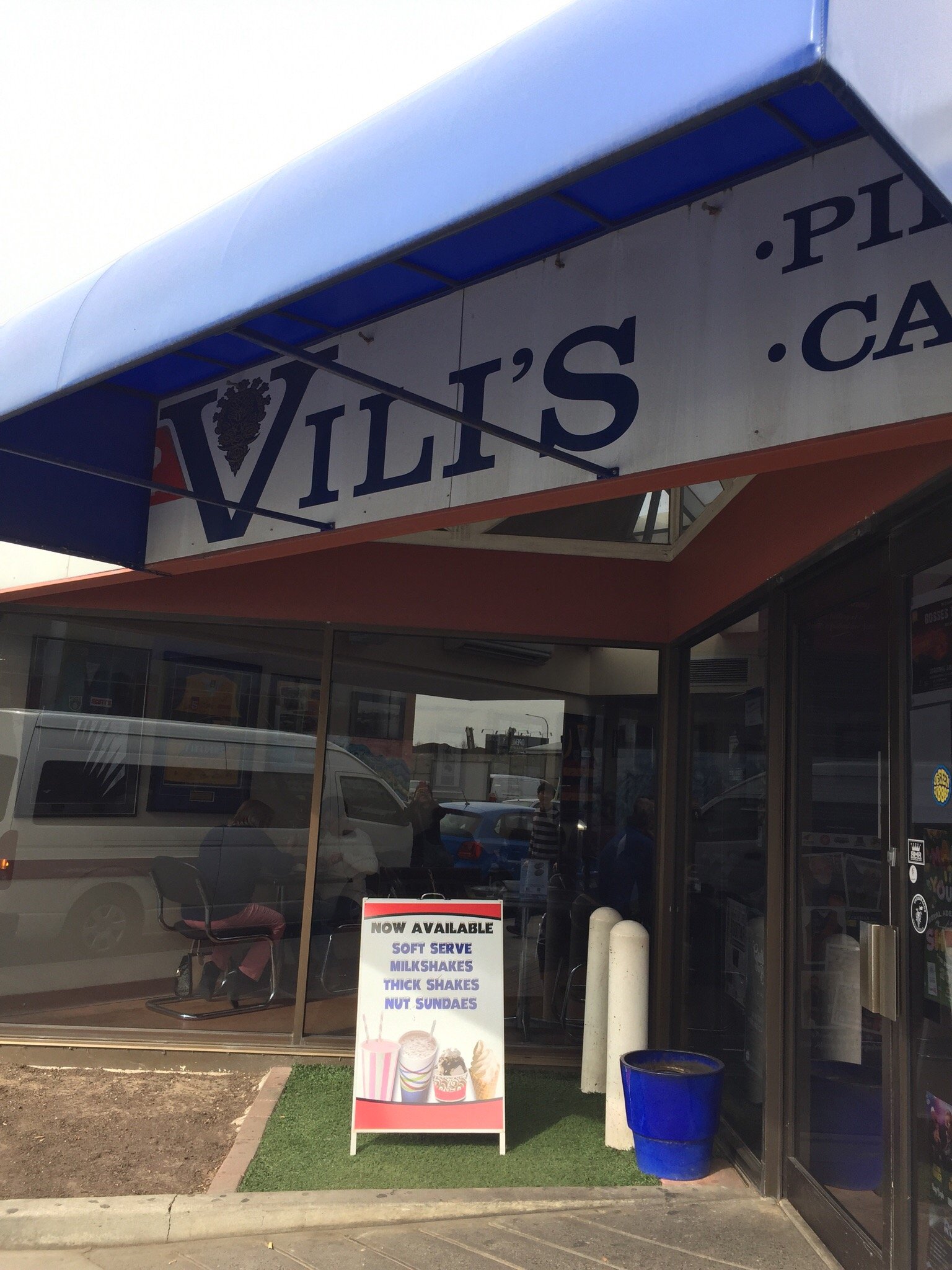 Cafe De Vili's Logo and Images
