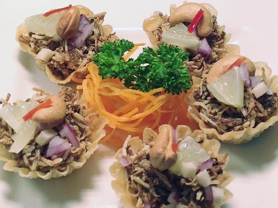 Yum Yai Thai Kitchen Logo and Images