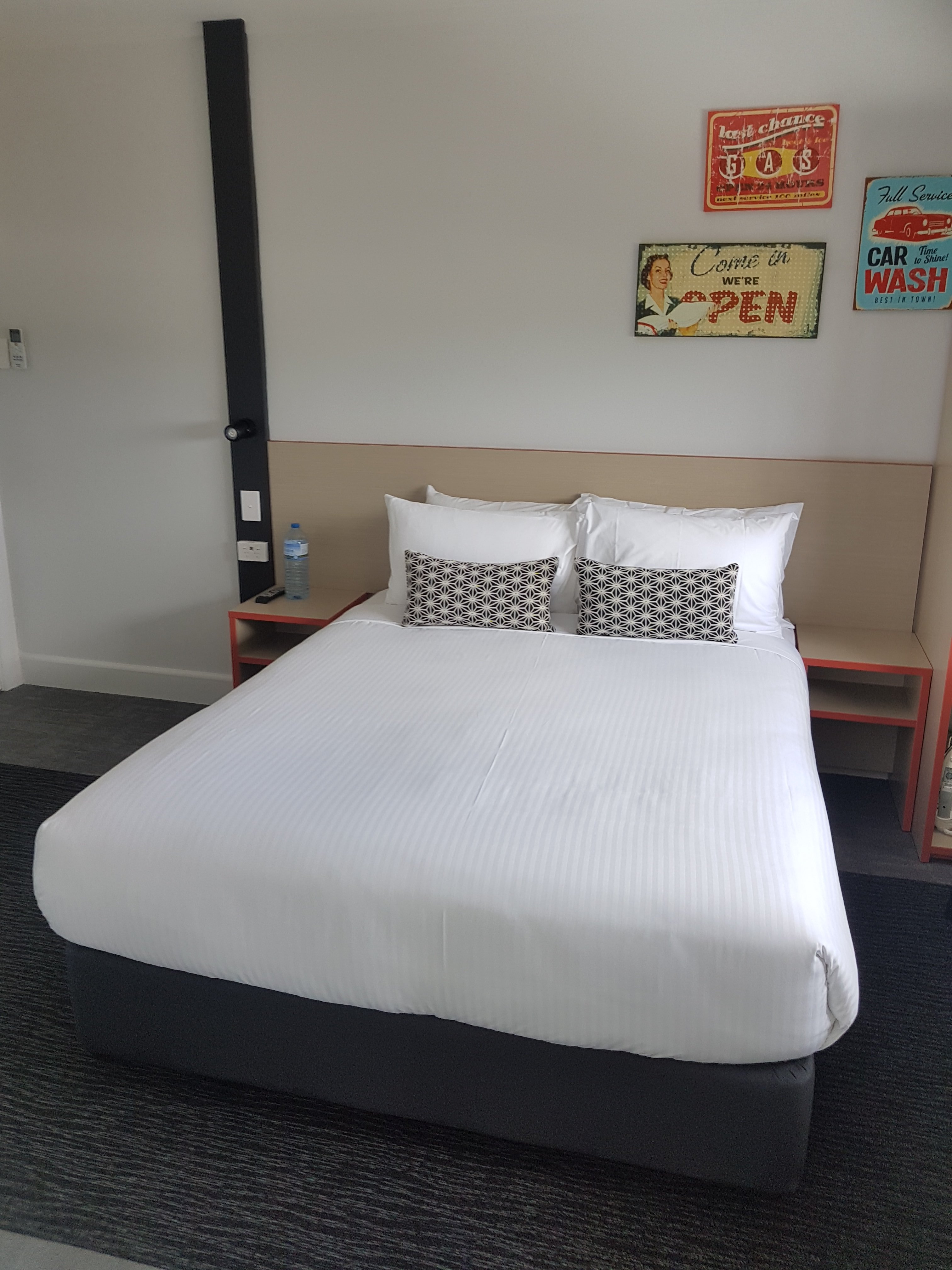 Camp Hill Hotel Logo and Images