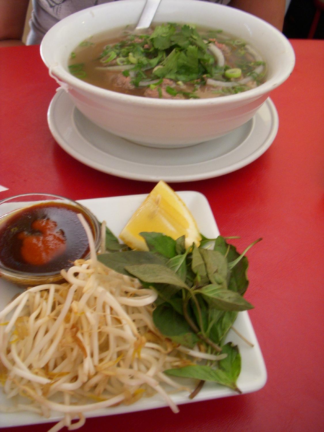 Huong's Vietnamese & Chinese Restaurant Logo and Images