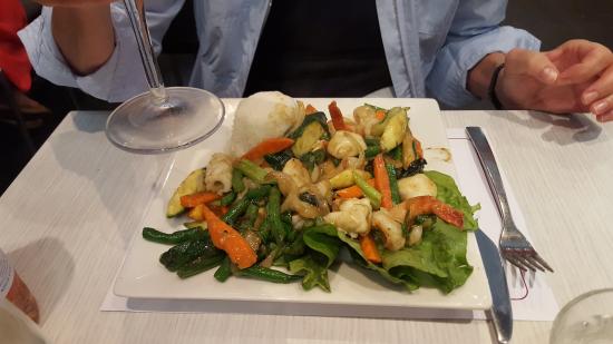 Sing's Asian Kitchen Logo and Images