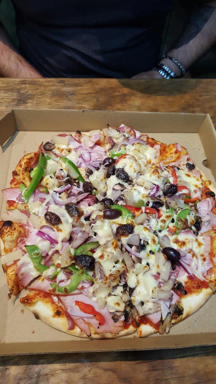 Mondo Pizza Logo and Images