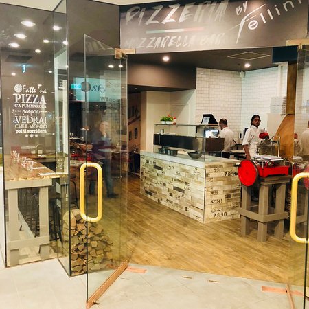 Pizzeria Mozzarella Bar By Fellini Logo and Images