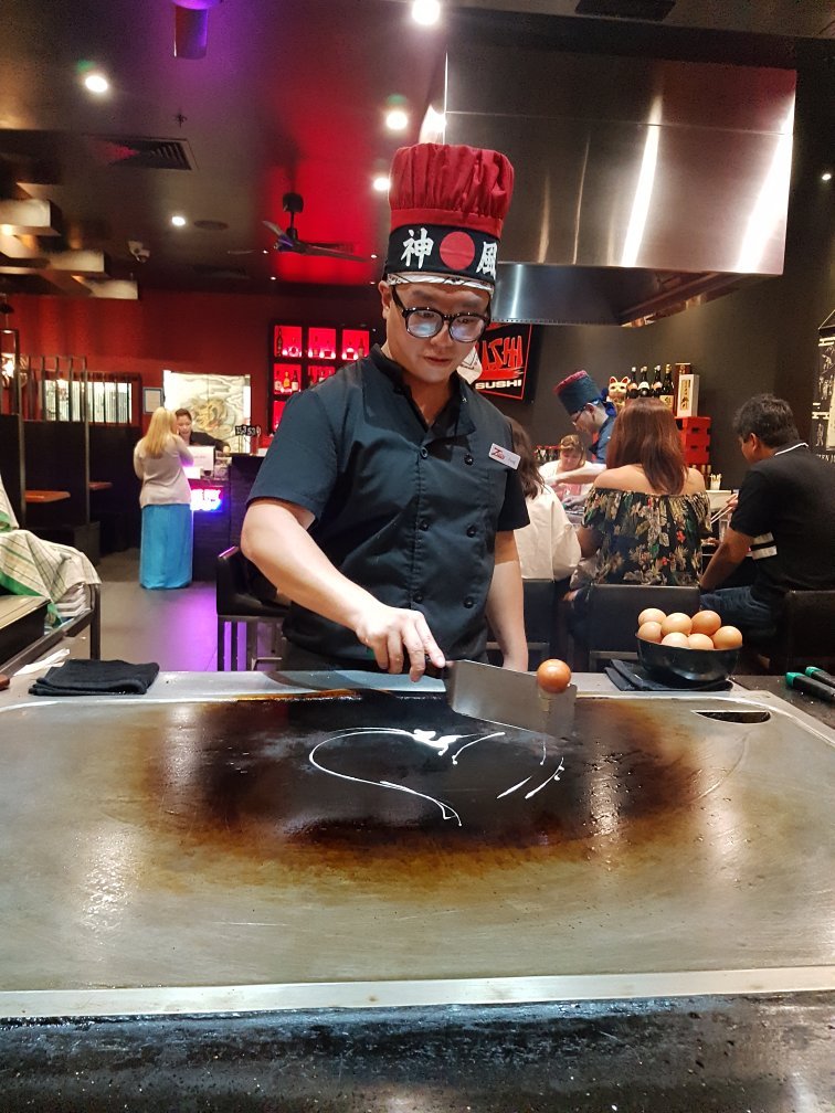 Zushi Sushi Logo and Images