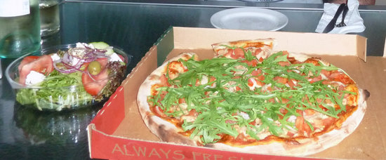 Santini Pizza e Cucina Logo and Images