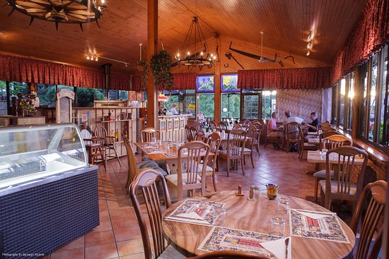 Yungaburra Pizzeria Logo and Images