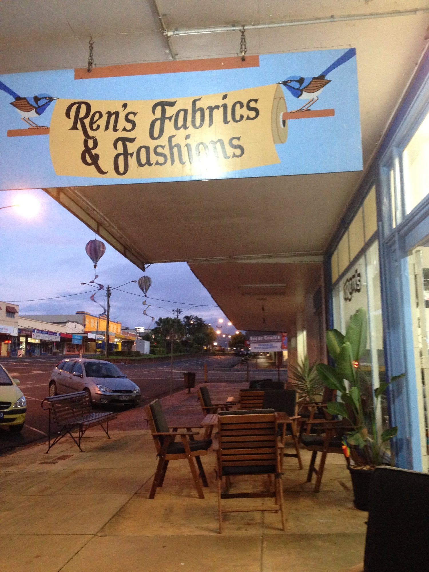 Troy's Coffee Lounge Logo and Images