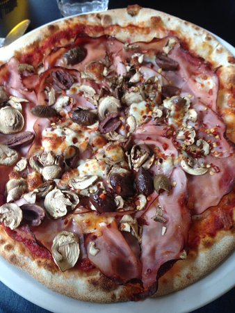 11 inch Pizzeria Docklands Logo and Images