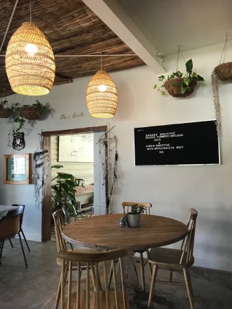 Lakeside Eatery Logo and Images